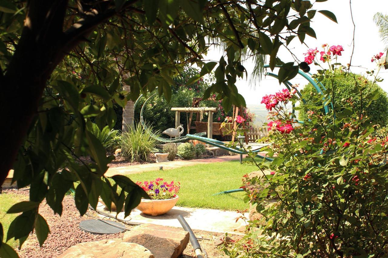 כחול ירוק בכפר Villa Had Nes Bagian luar foto