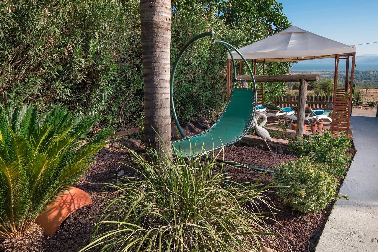כחול ירוק בכפר Villa Had Nes Bagian luar foto