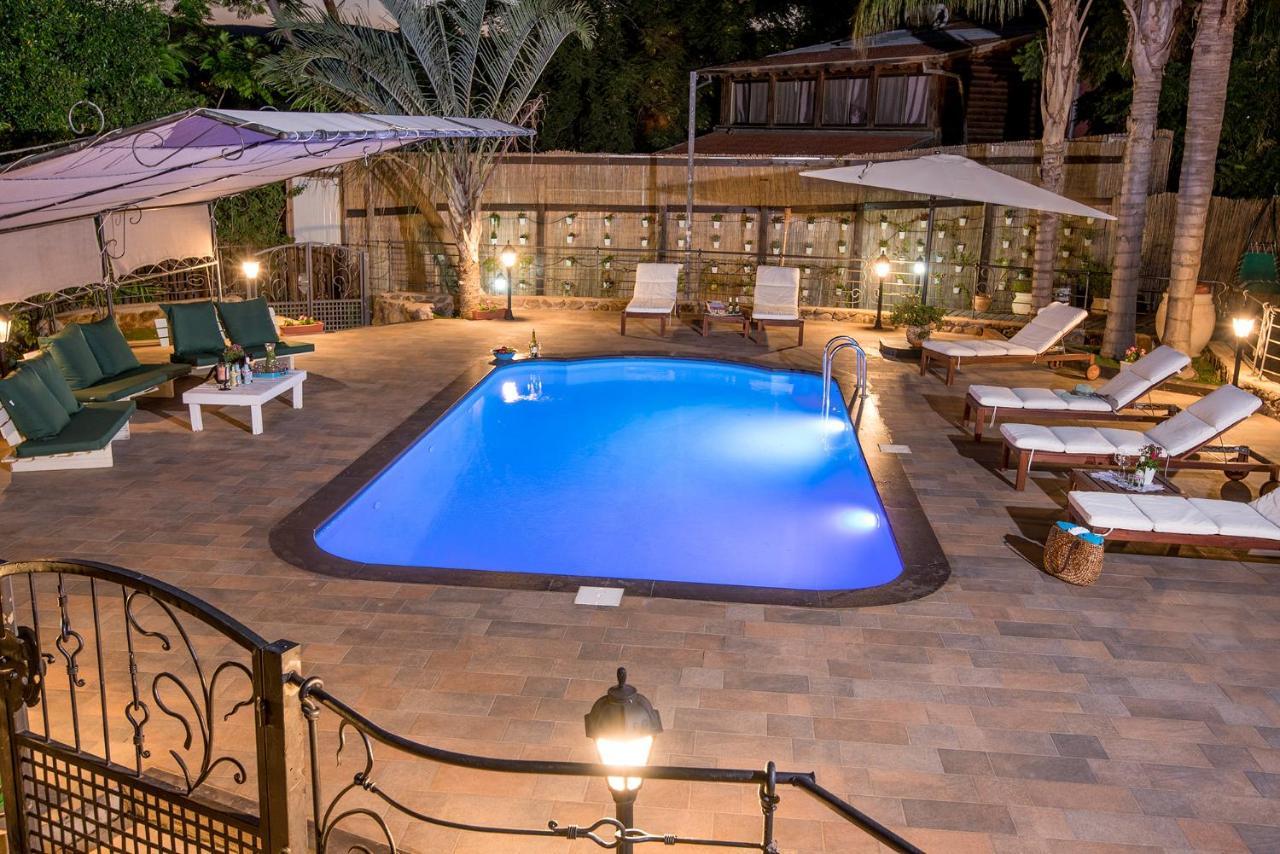 כחול ירוק בכפר Villa Had Nes Bagian luar foto