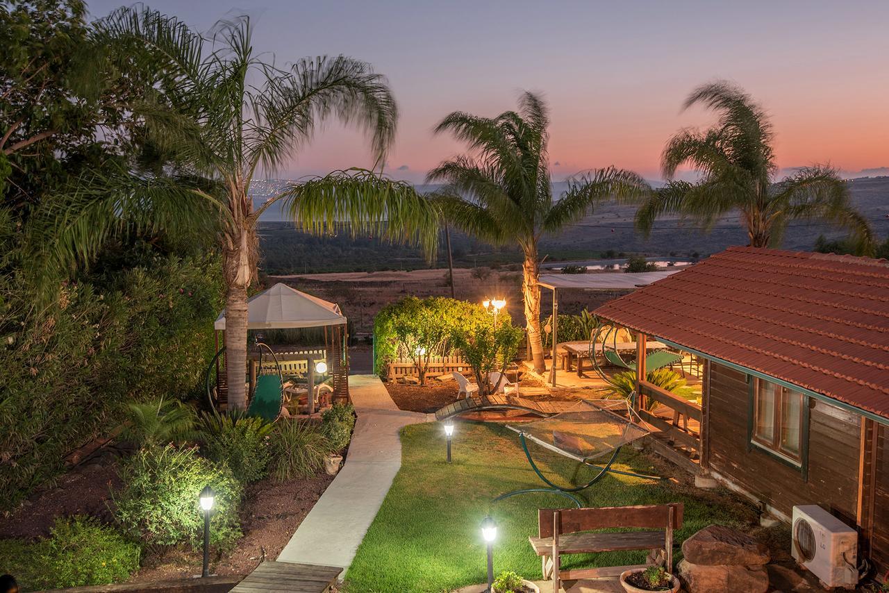 כחול ירוק בכפר Villa Had Nes Bagian luar foto